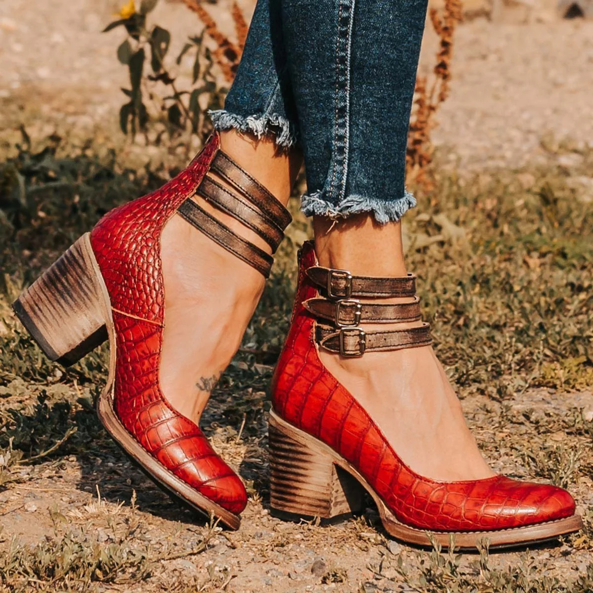 Comfort Heeled Boots with Ergonomic Fit and Stable Support
