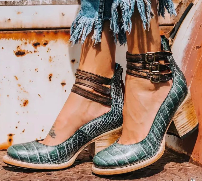 Comfort Heeled Boots with Ergonomic Fit and Stable Support