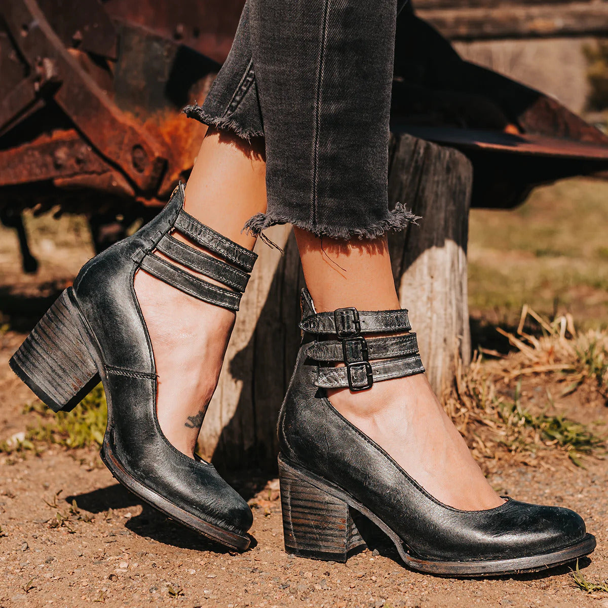 Comfort Heeled Boots with Ergonomic Fit and Stable Support