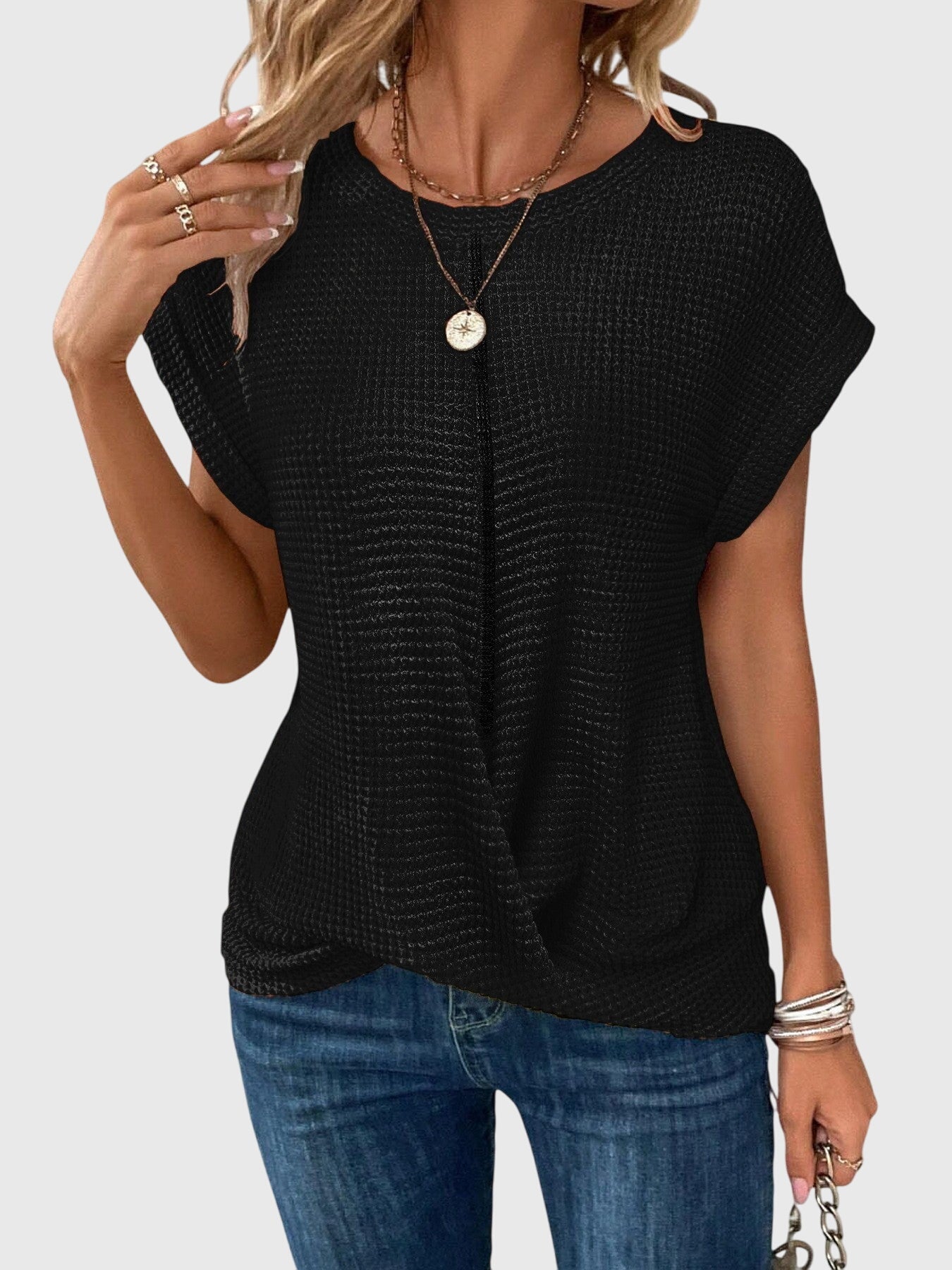 Elegant Blouse with Breathable Fabric and Flattering Fit