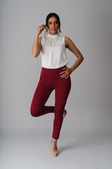 Skinny highwaisted pull-on trousers with pockets in burgundy