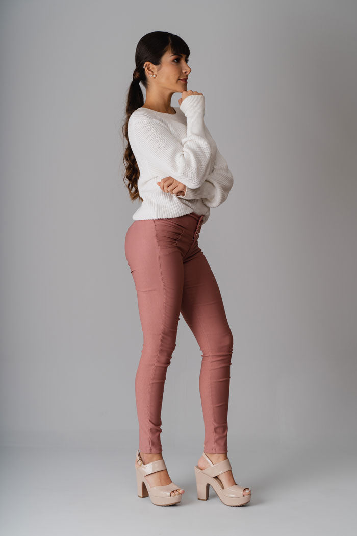 Skinny pants made with lightweight fabric